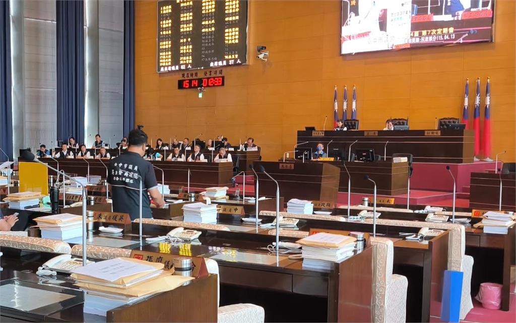 「經費緊縮」挪給區長跑選舉? 區公所課長控霸凌