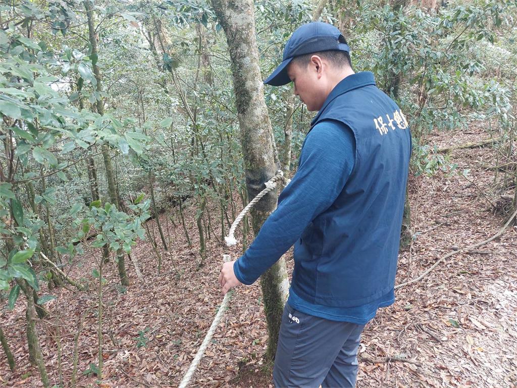 「殺人陷阱」害墜崖?稍來山步道引導繩遭蓄意破壞 東勢處送警偵辦