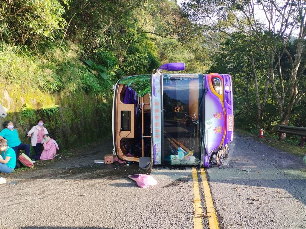 快新聞／太平山遊覽車翻覆1人OHCA、29人輕重傷　全數救出陸續送醫中