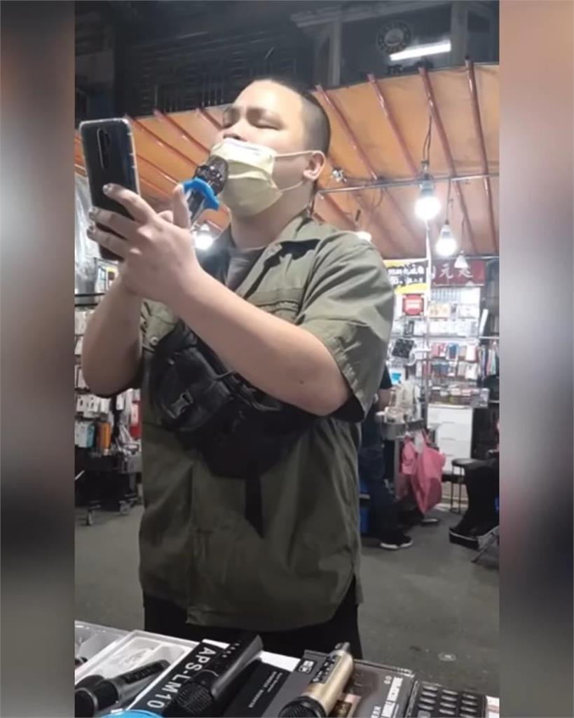 太好聽!「聲林」選手夜市獻唱《我很好騙》 飆高音瞬起雞皮疙瘩