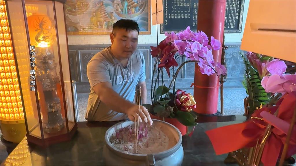 獨/高雄柴山宮廟遭疑假造發爐 廟方喊冤:好奇才拿香
