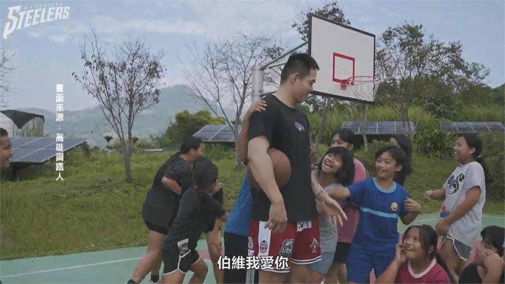 公益深耕高雄那瑪夏 鋼鐵人球員與學童交流