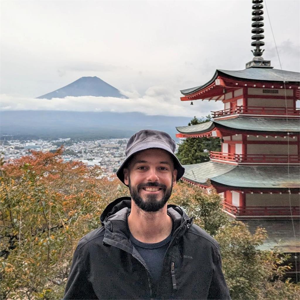 出國不搭飛機!男子「搭船搭車騎駱駝」花274天、橫跨12國才到日本