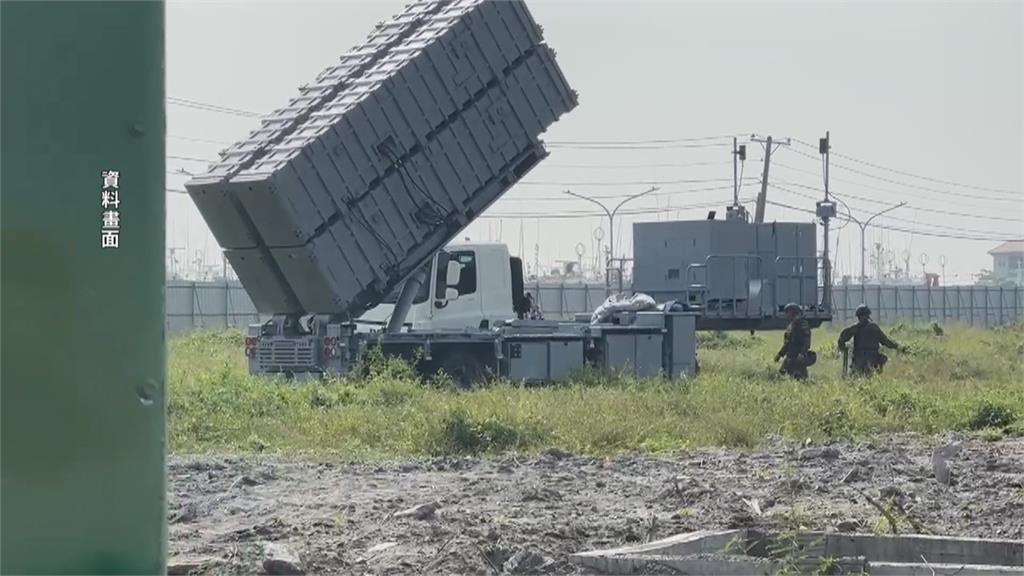 中科院砲聲隆隆!軍事迷直擊「半遮蓋外觀戰車」罕見現蹤