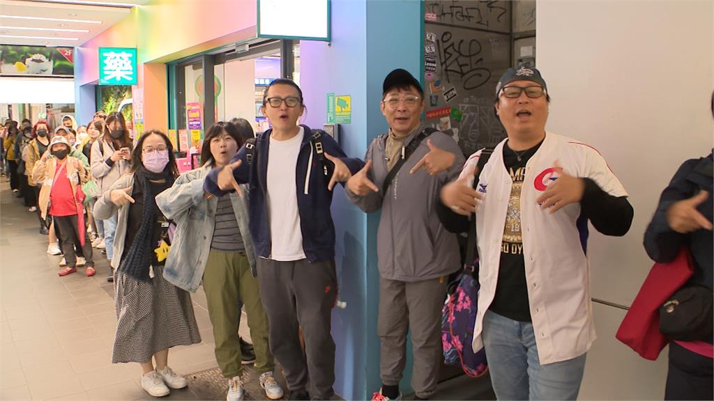 5萬人擠爆英雄谷! 球迷好瘋狂喊「不要拍我我蹺班」
