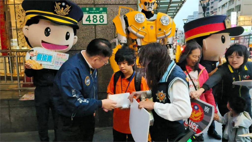 大黃蜂出擊!中和警化身「打詐變形金剛」 強化民衆識詐免疫力