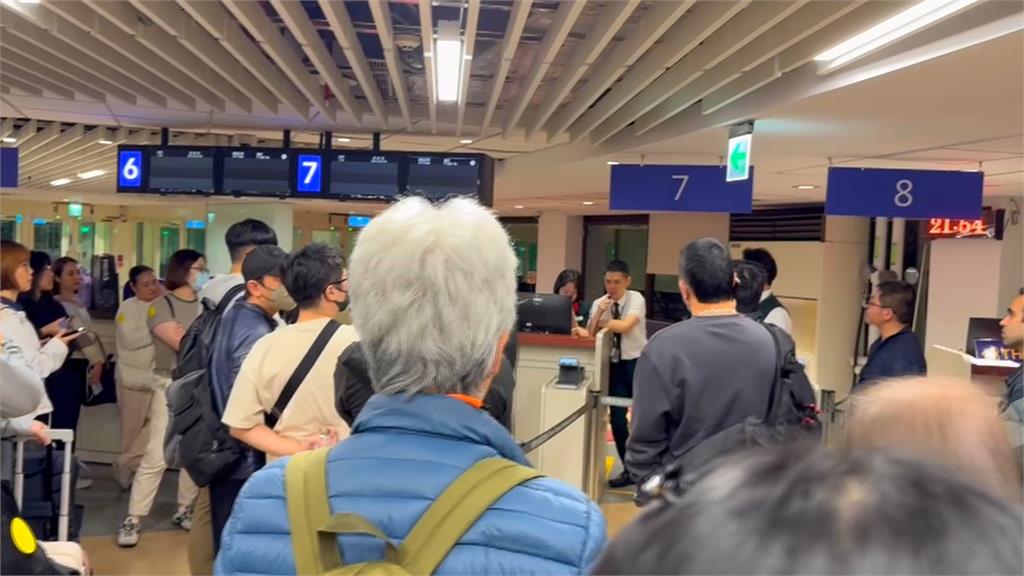 過年出國變噩夢!  泰航疑機械故障 300多名遊客遭丟包