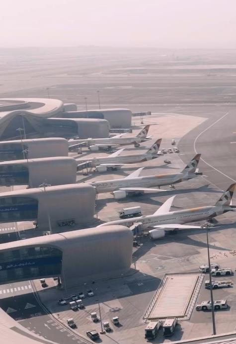 雲林男「阿布達比」轉機被5警帶走　妻兒求援前機師分析：恐怖分子等級狀況