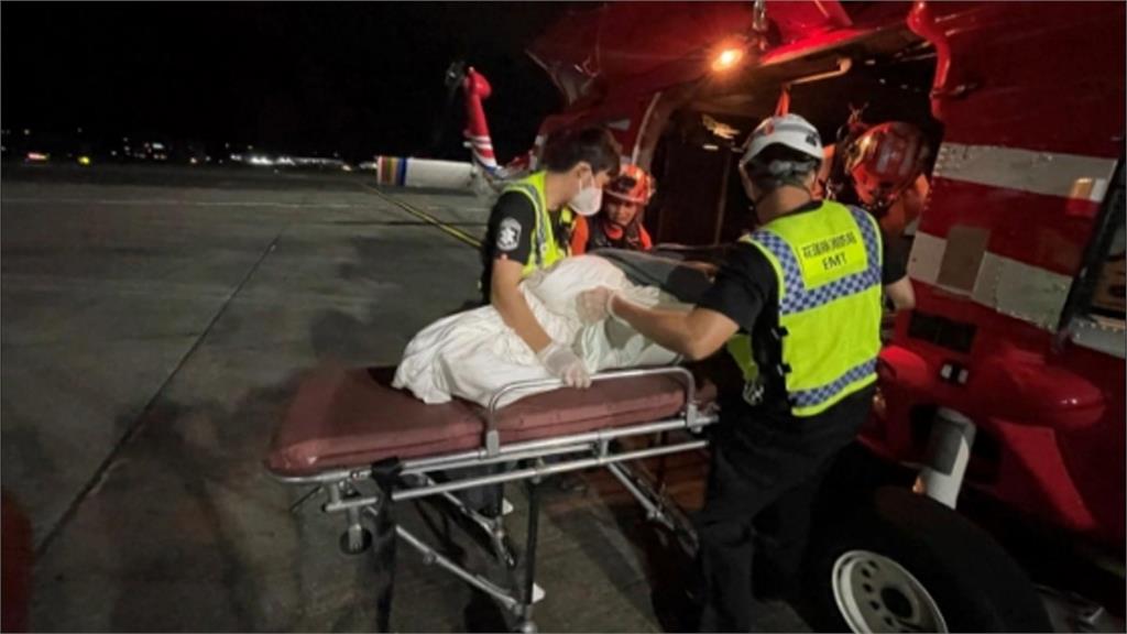 麗星郵輪男旅客浴室跌倒昏迷　黑鷹暗夜吊掛擔架救援送醫