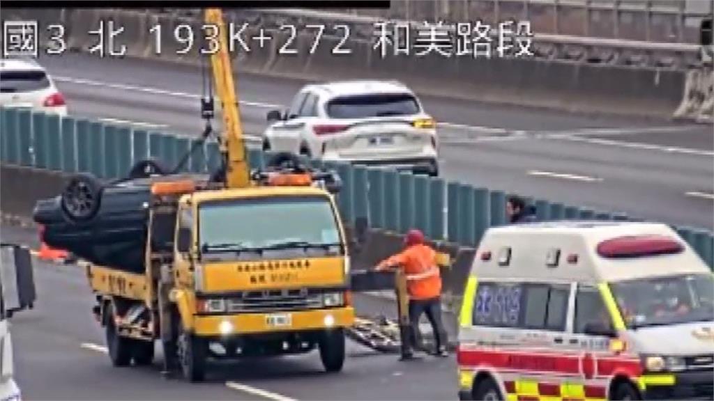 天外飛來鋁梯害爆胎　國三彰化段2車追撞當場翻覆