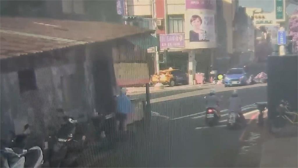 75歲駕駛疑操作不當撞5機車 肇事逃逸被熱心民眾追回