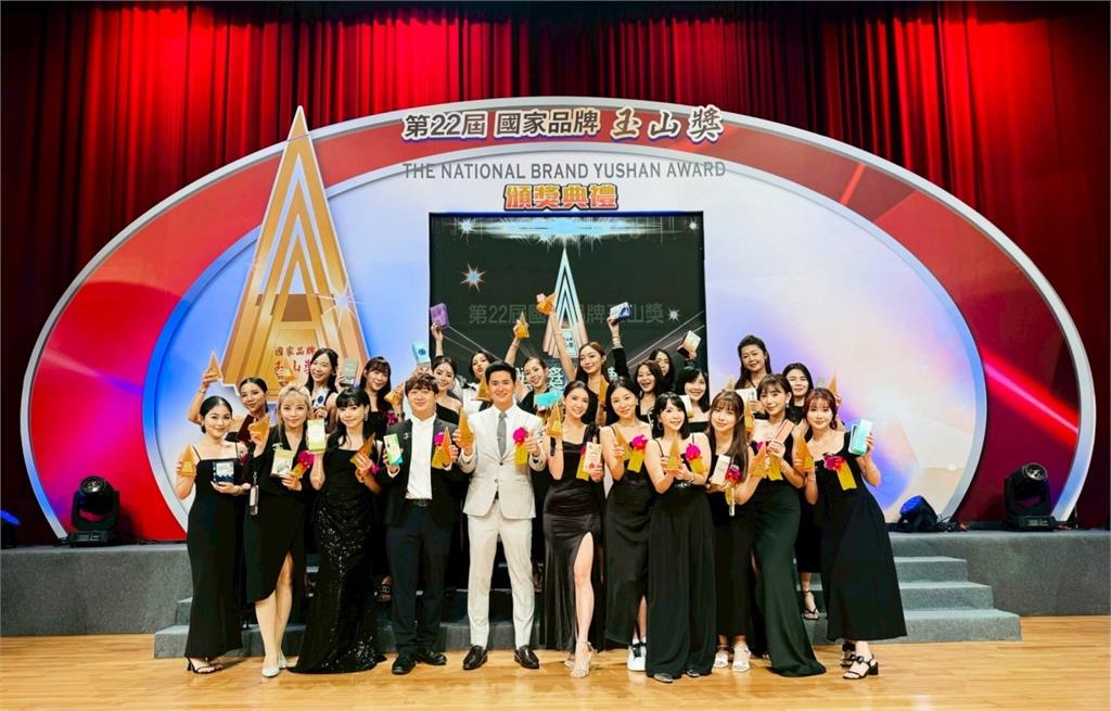 台灣生技之光婕樂纖 狂掃「第22屆 國家品牌玉山獎」奪下業界最多的25項獎項
