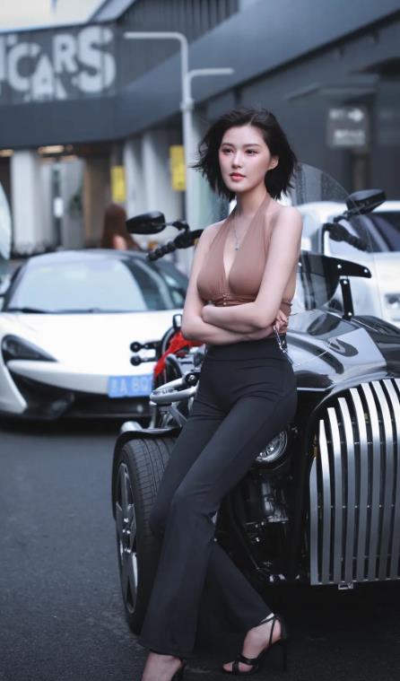 中國武漢車展「正妹比車還兇」!全場大砲緊盯「無視車子」本尊被挖出