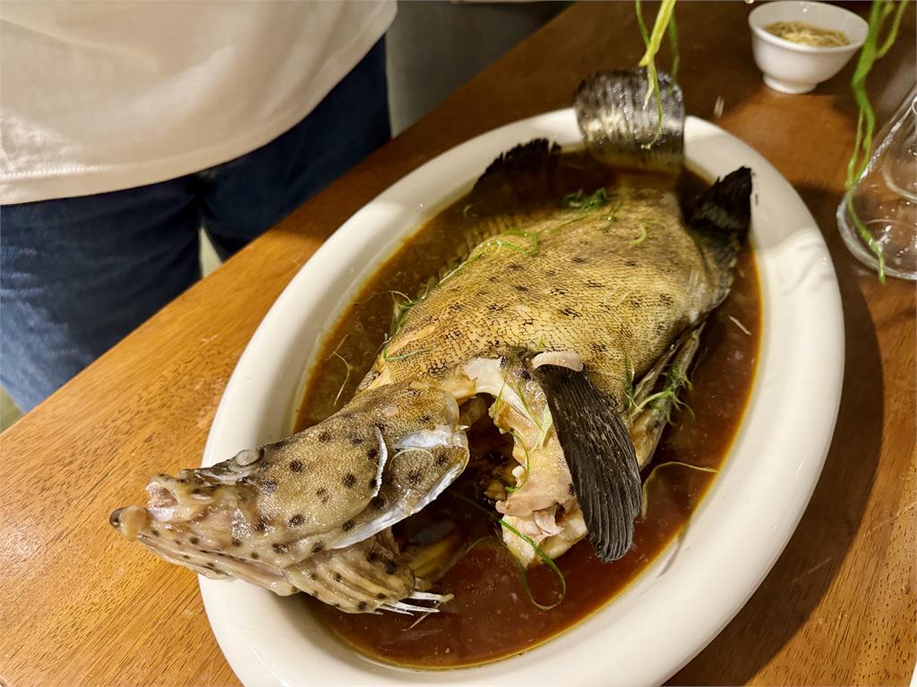 多圖/林百里揪黃仁勳「AI晚宴」19道料理全開箱!隱藏版包場菜單獨家揭密