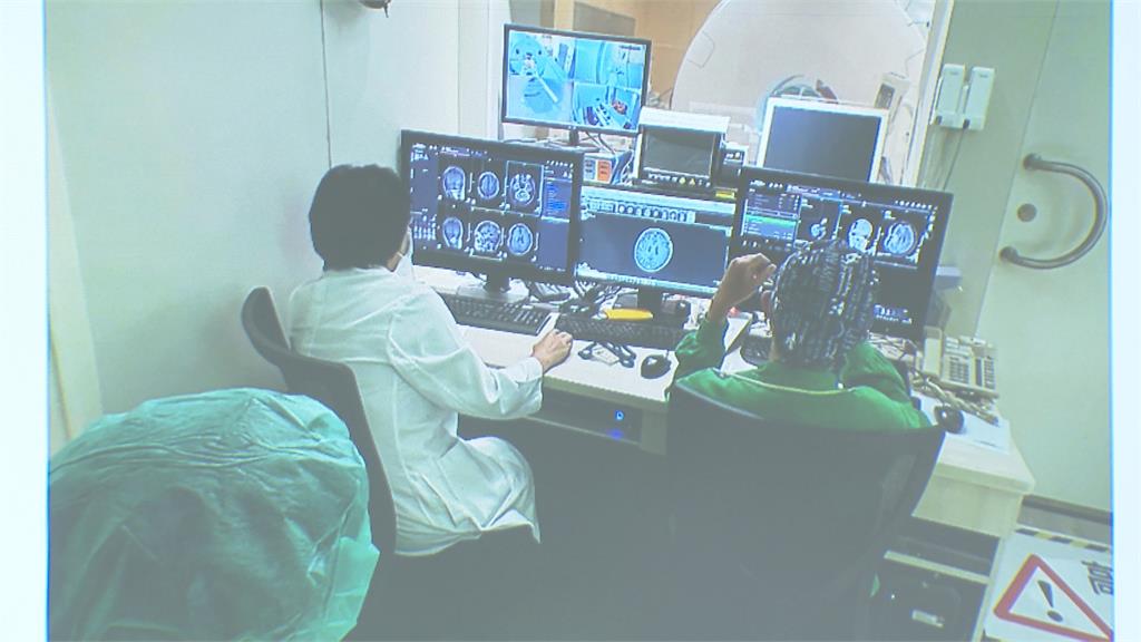 開顱手術大躍進! 台大醫院「術中磁振造影系統」提升開刀精準度