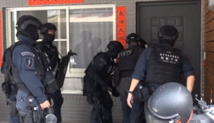 不是賣冰!非法集團「微信販毒」 警攻堅搜出上百萬現金、毒品