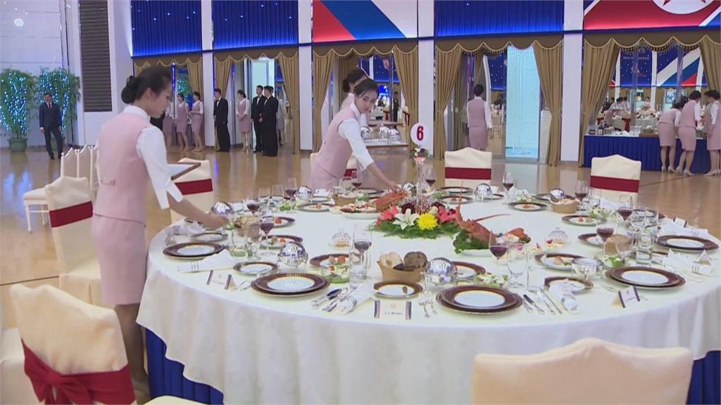 金正恩軍禮送行! 結束北朝鮮之行! 普丁專機凌晨抵達越南河內