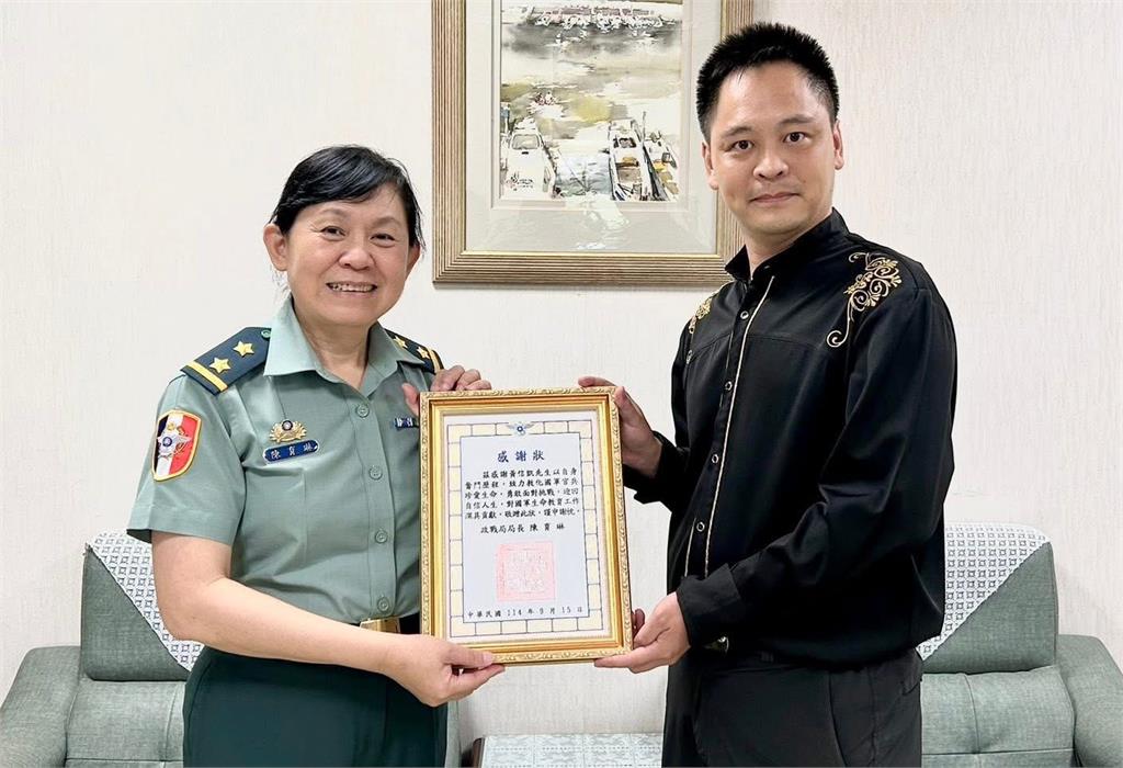 魔術師黃信凱化身國軍心輔達三百場 最感念三貴人！
