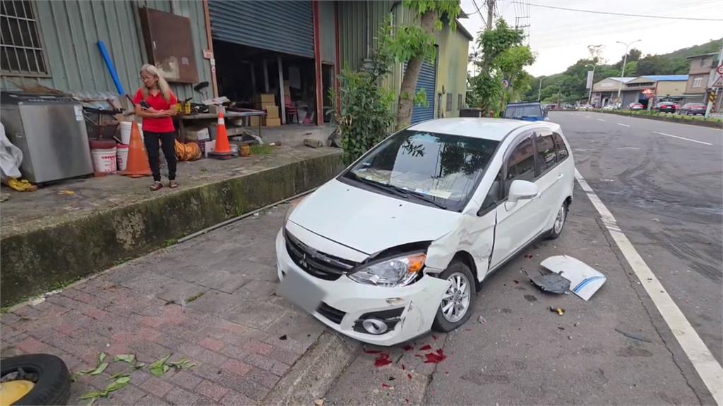 恍神釀禍？桃園卡車衝對向撞轎車　兩車毀損慘重