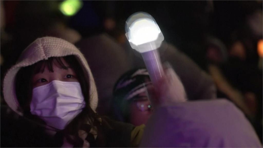 尹錫悅戒嚴鬧劇民眾上街示威! 「K-Pop」成抗議神曲