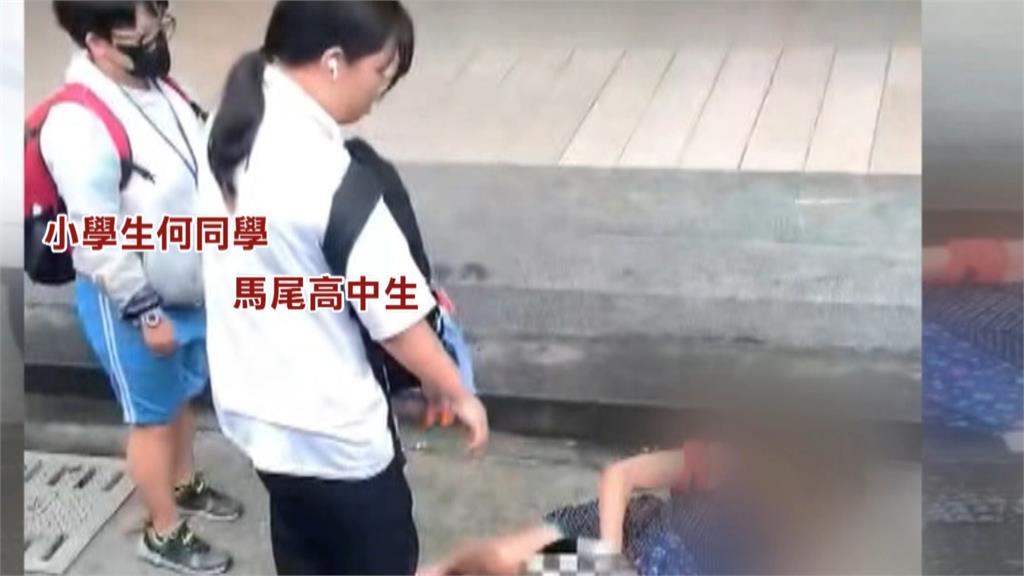 制伏公車暴走婦人! 小學生無懼衝前線 替挨打女大生解圍