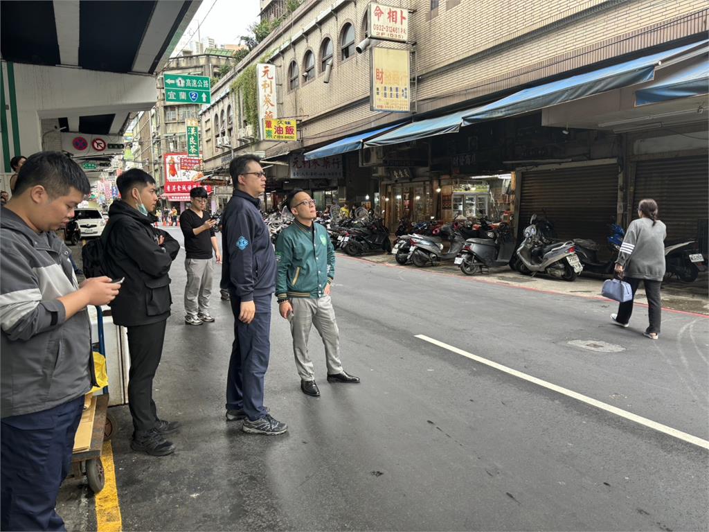 快新聞/驚!基隆驚傳房屋坍塌 警方到場拉封鎖線戒備