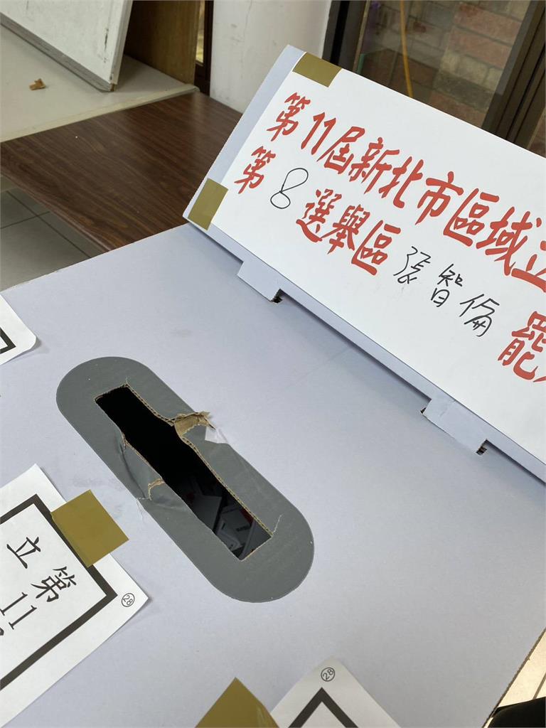 快新聞/超誇張!中和男子「頭塞票匭」還想藏票 脫序行為遭警壓地制服逮捕