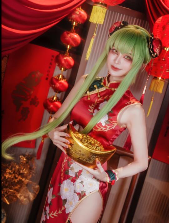 賴品妤「超夢幻高叉旗袍裝」尺度猛升級!真實體態網暈爛:羨慕曾玟學