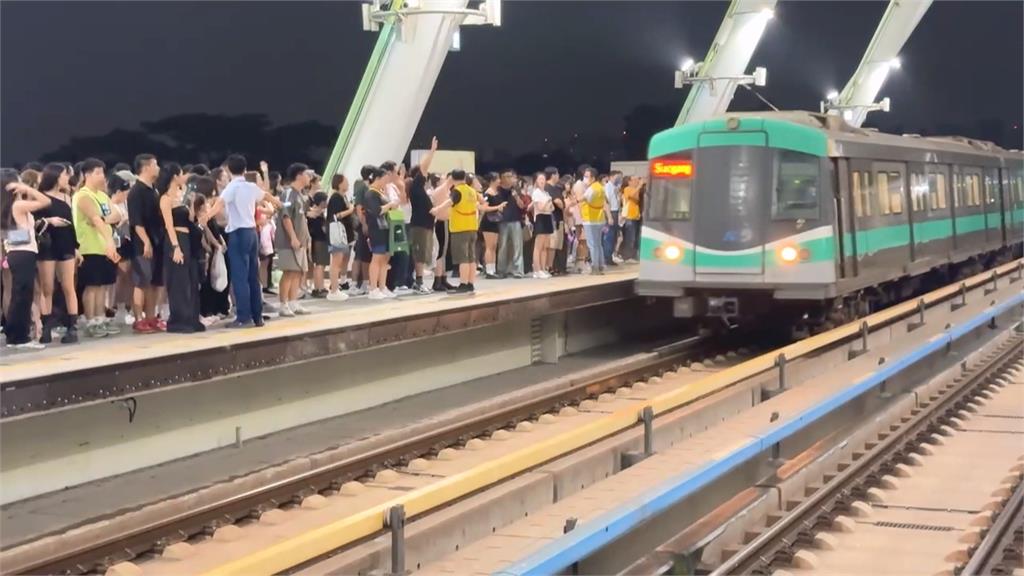 BLACKPINK高雄開唱"6.5萬人湧入" 陳其邁親監督散場交通