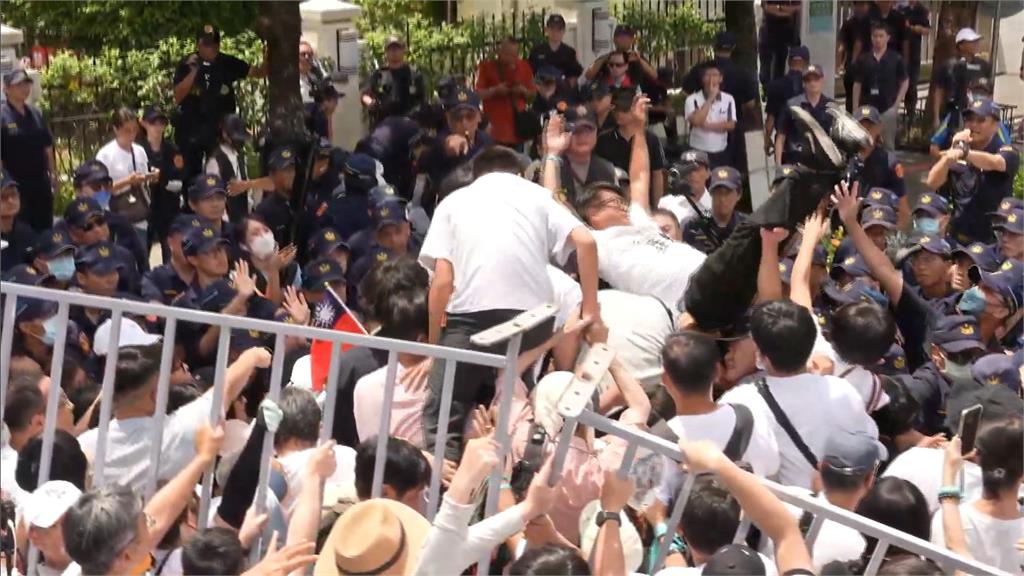民眾黨走讀活動過程脫序 陳怡君接「管束通知」轟獨裁 發函卻是台北市