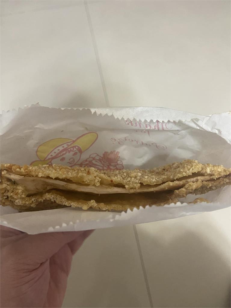 他花80元買雞排竟有「意外收穫」! 網虧「需要功夫」:第一次看