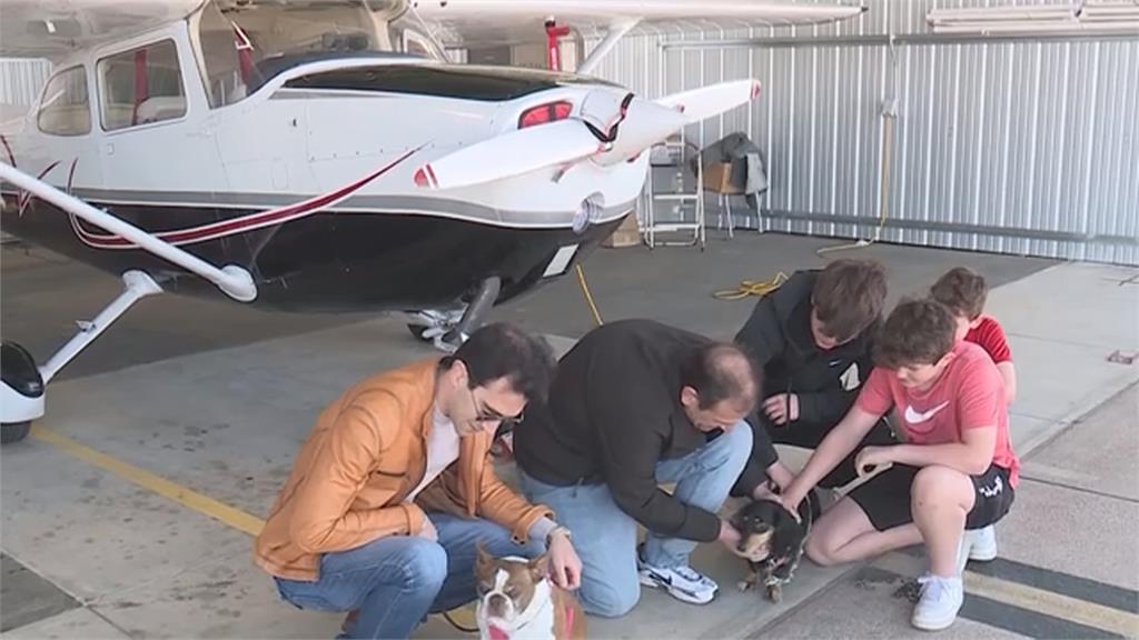 美國熱心機師奉獻休假　免費載獲救動物送醫