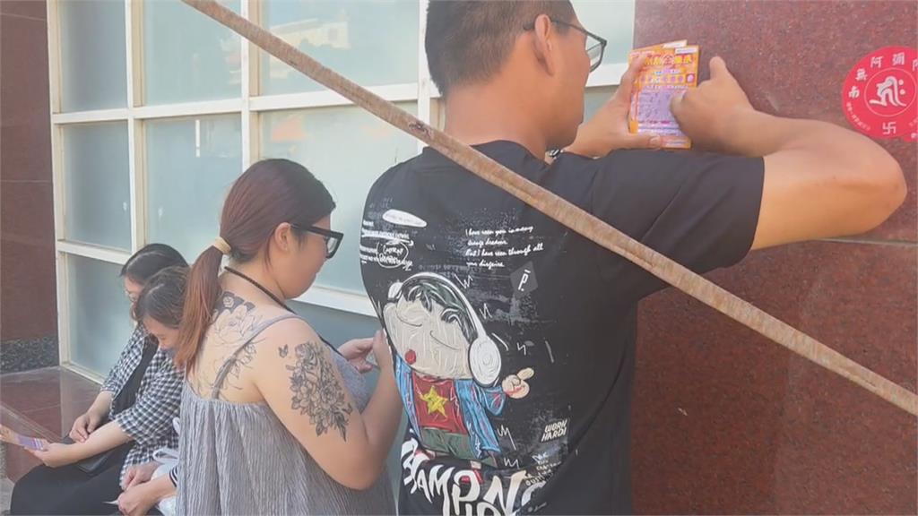 顧客刮中1000元只拿600元？　彩券行：忙碌下拿錯