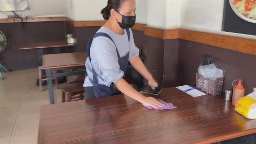 屏東市這條馬路挖一整年? 當地居民抱怨無法做生意