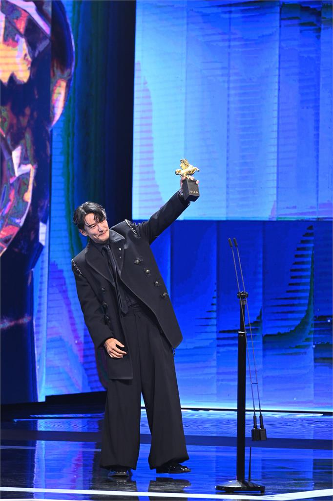 金馬62/張震「2摘金馬影帝」自己也嚇爛!一上台「爆出大實話」全場笑噴