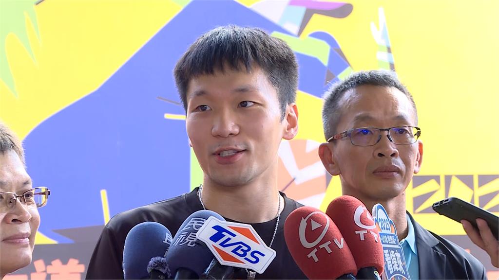 假日出席總統盃籃球賽開幕！　李洋被問瓊斯盃風波「這樣說」