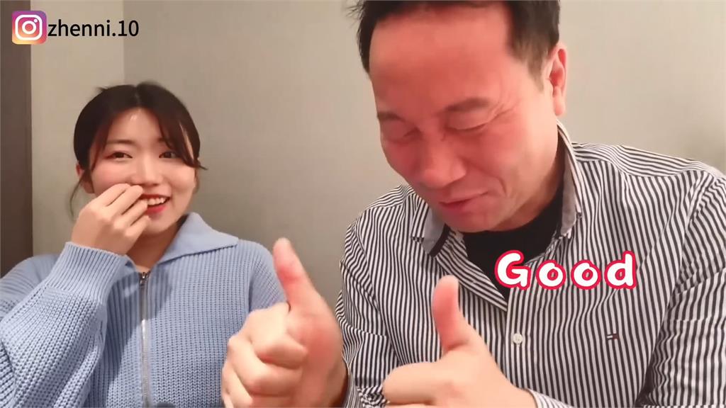 臉瞬間嗆紅!韓妞捏鼻嚐高梁狂咳不止 直喊「太苦」惹爸無情嘲笑