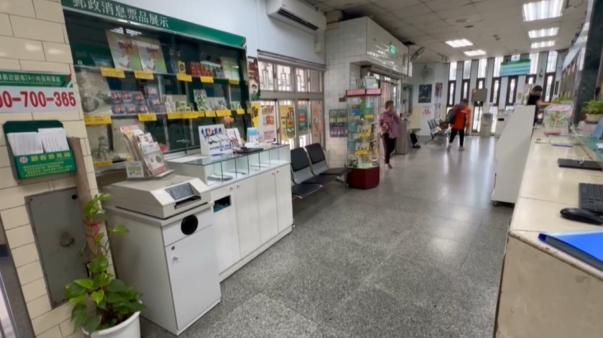 彰化孕婦郵局辦事「羊水破裂」　民眾自發大廳築人牆男嬰順利誕生