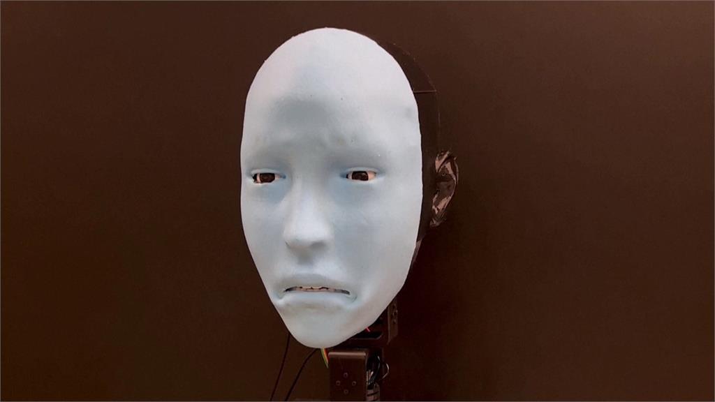 不再冷冰冰！美國研發AI機器人　可做生動表情還能進行「非語言交流」