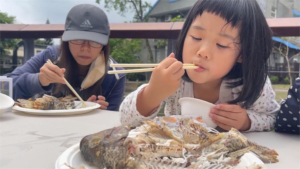 花蓮水產培育所復建完成 80位大小朋友參觀體驗食魚教育