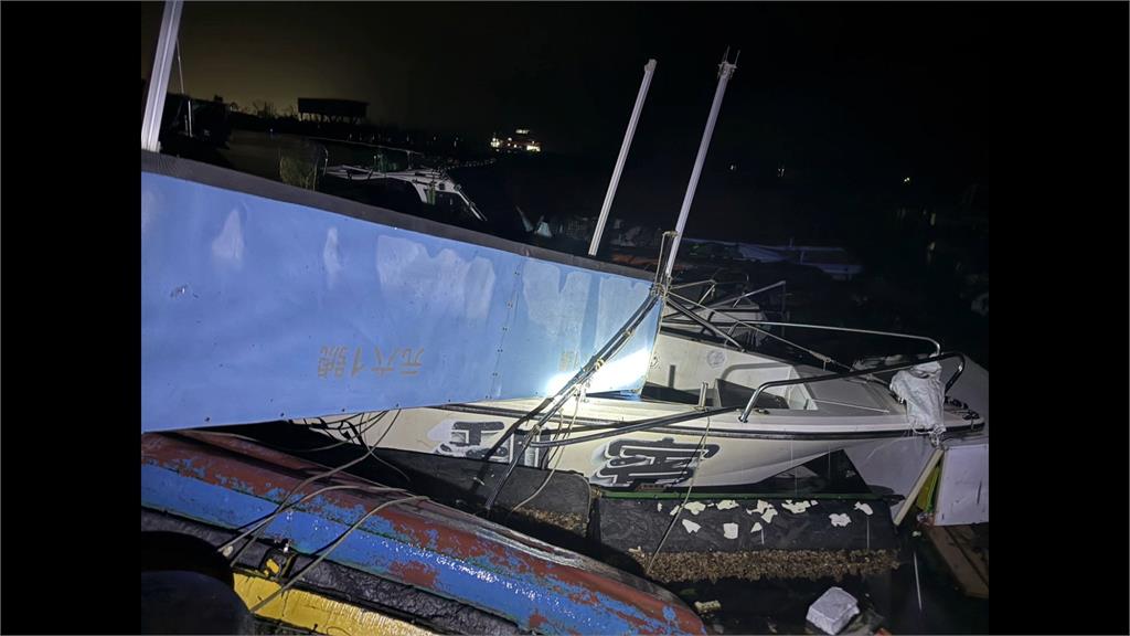 丹娜絲深夜嘉義布袋登陸 強風豪雨"漁船竟遭吹上岸"