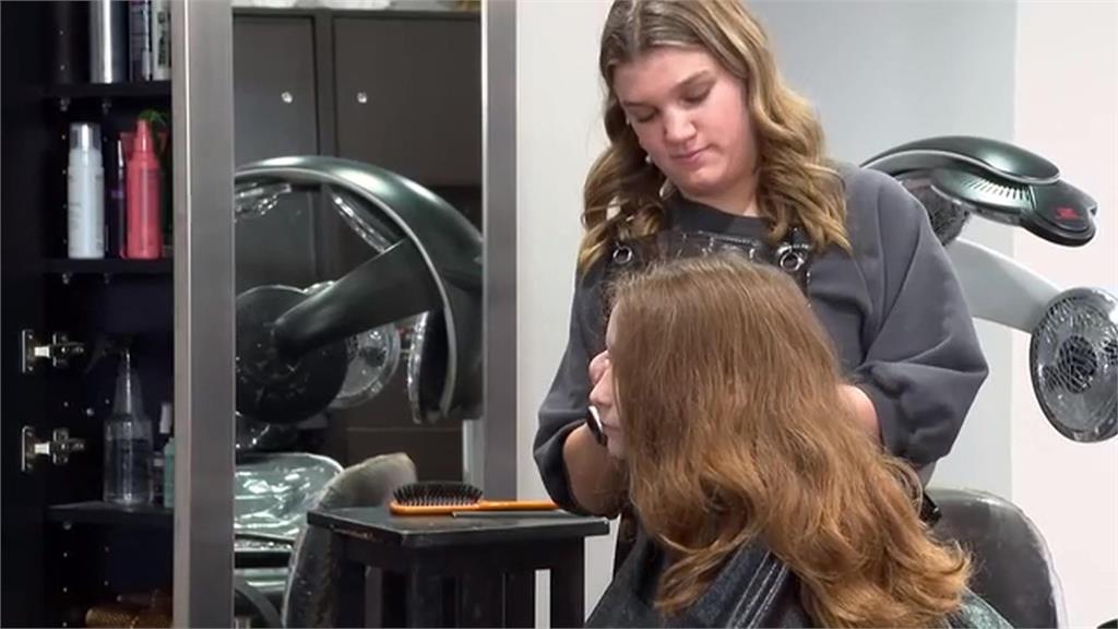 超暖！剪去留2年披肩長髮　美11歲男童慨然捐髮　盼完成「善的循環」