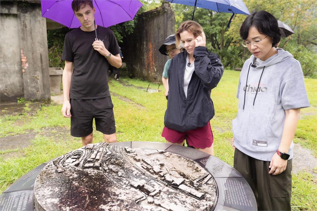 快新聞／蘇巧慧山友+1！合體這外交大咖征服孝子山　力拚打造「新北大縱走」
