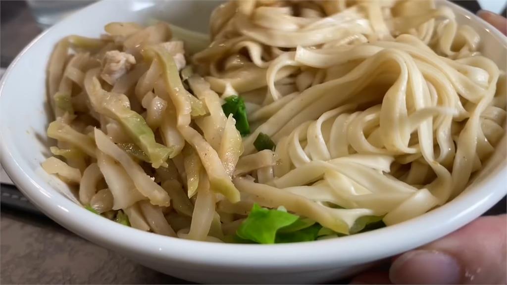 台灣趴趴走/麻醬麵系列濃厚飄香!肉燥、扁食、榨菜肉絲皆速配!各種麵條都很美味!
