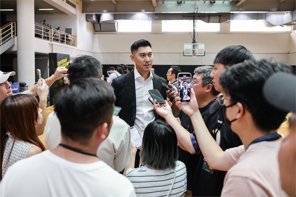 籃球／王董霸氣！豪捐2000萬救援花蓮光復　國王喊新賽季口號還帶全隊當鏟子英雄