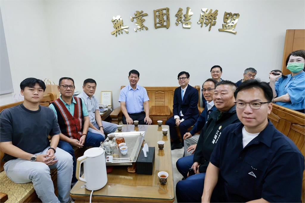 快新聞／六年市政路滿滿感謝！陳其邁拜會議會各黨團：高雄未來會更好