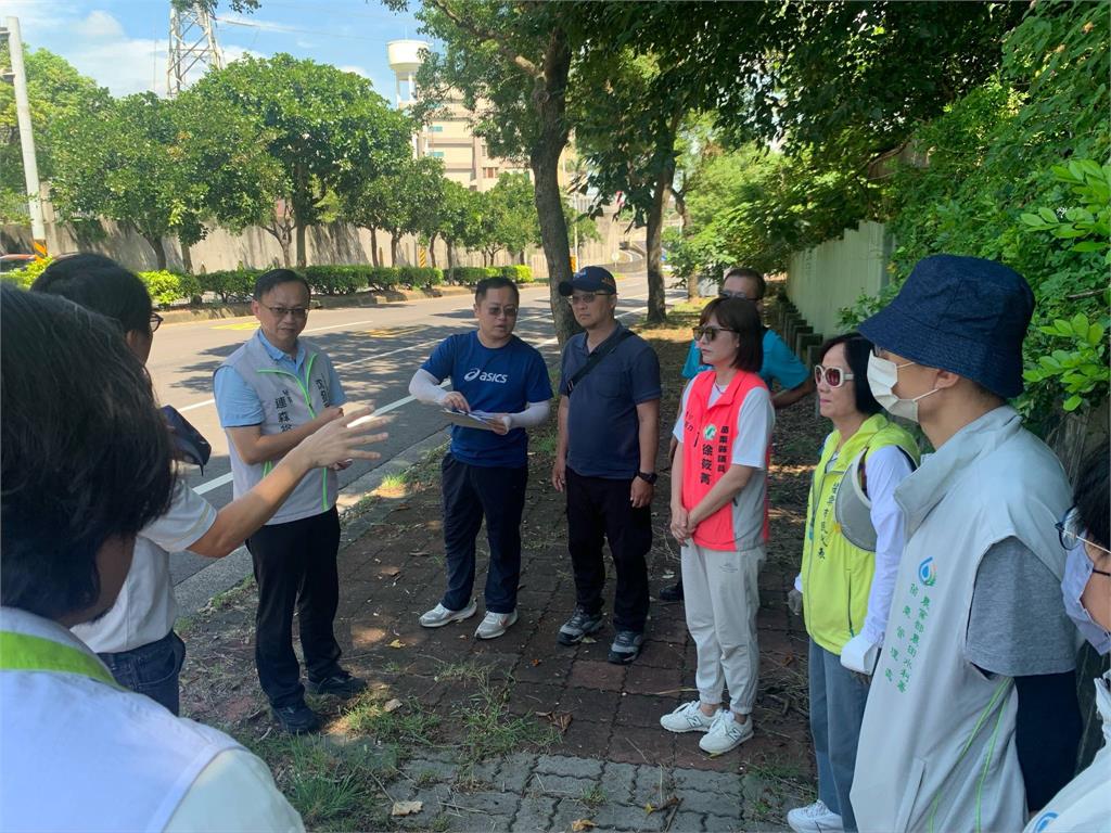 快新聞／下雨就淹！會勘台6線陸橋下機車專用道　沈發惠要求限期改善