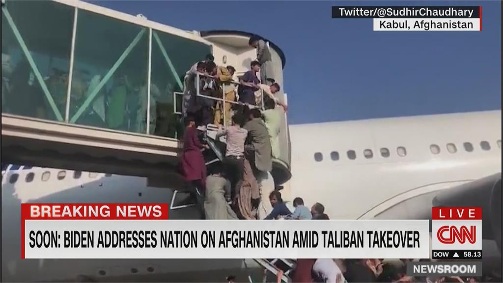 阿富汗人蜂擁逃出家園　民眾爬美國軍機墜落身亡