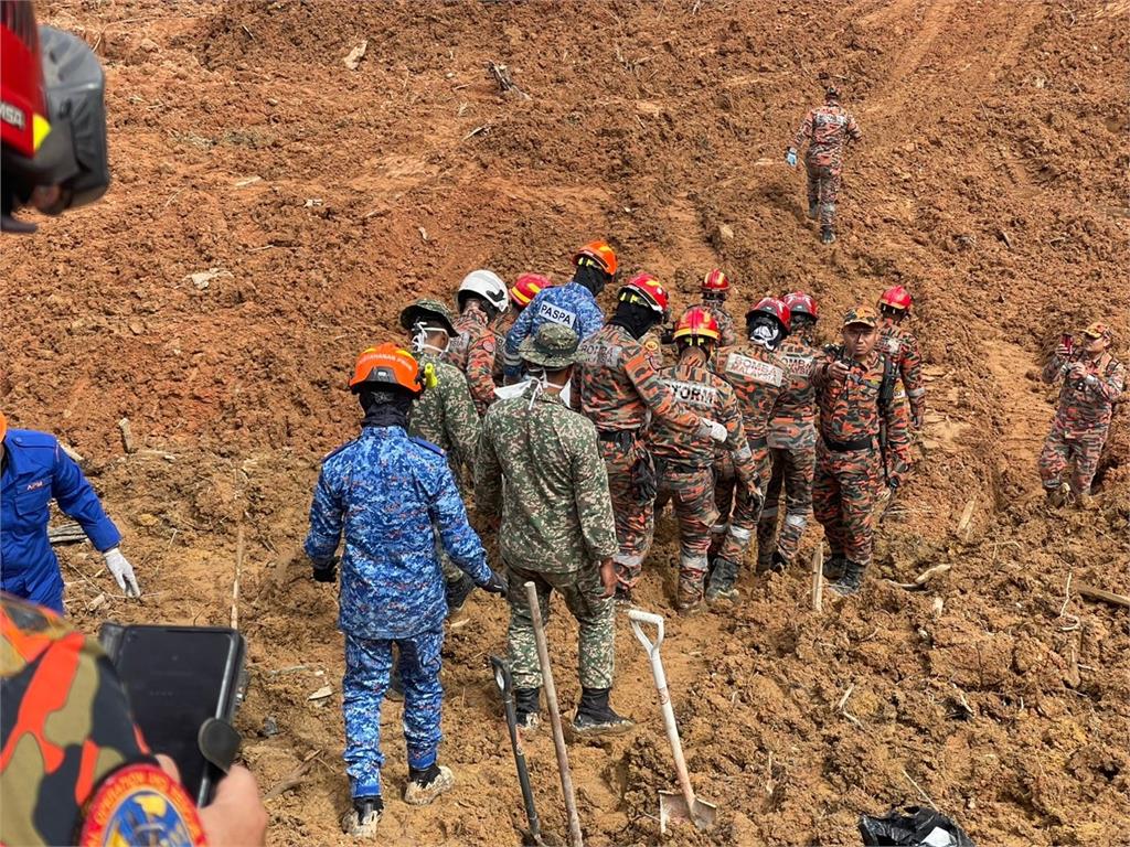 露營地山崩94人受害！母遭活埋快滅頂…卻喊「別管我、先救孩子」