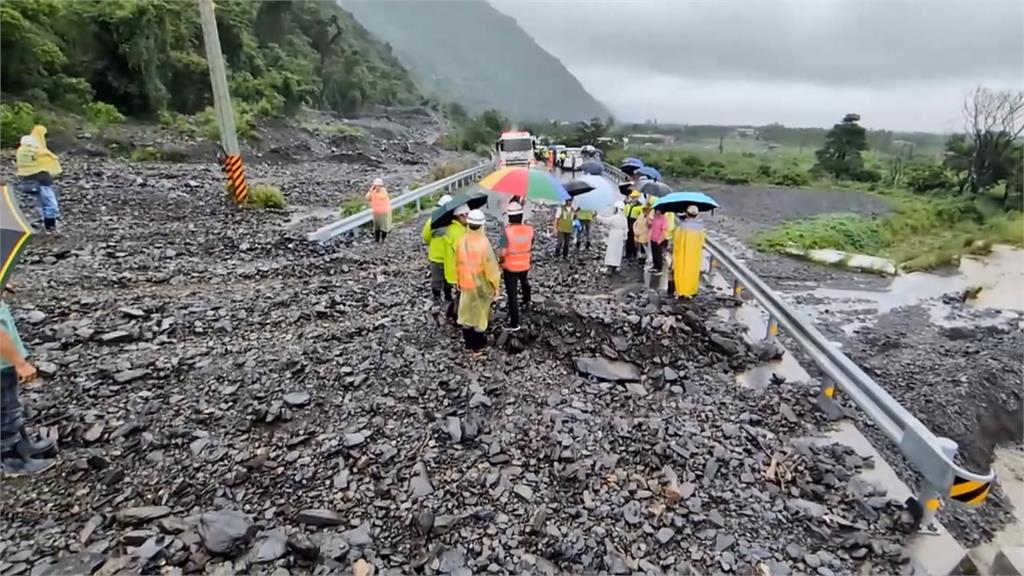 高雄山區土石流災情多　陳其邁勘災籲搶修安全至上